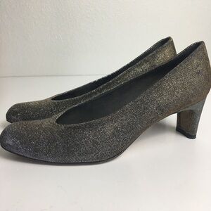 Stuart Weitzman Pumps Silver Gold Glitter Sparkly Kitten Heel Leather Sole 7.5 M